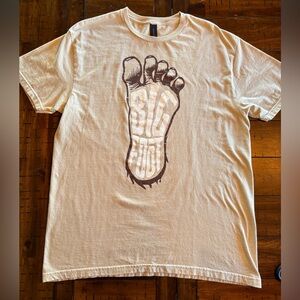 Gildan BigFoot Tshirt - Size Large - Soft, 100% Cotton